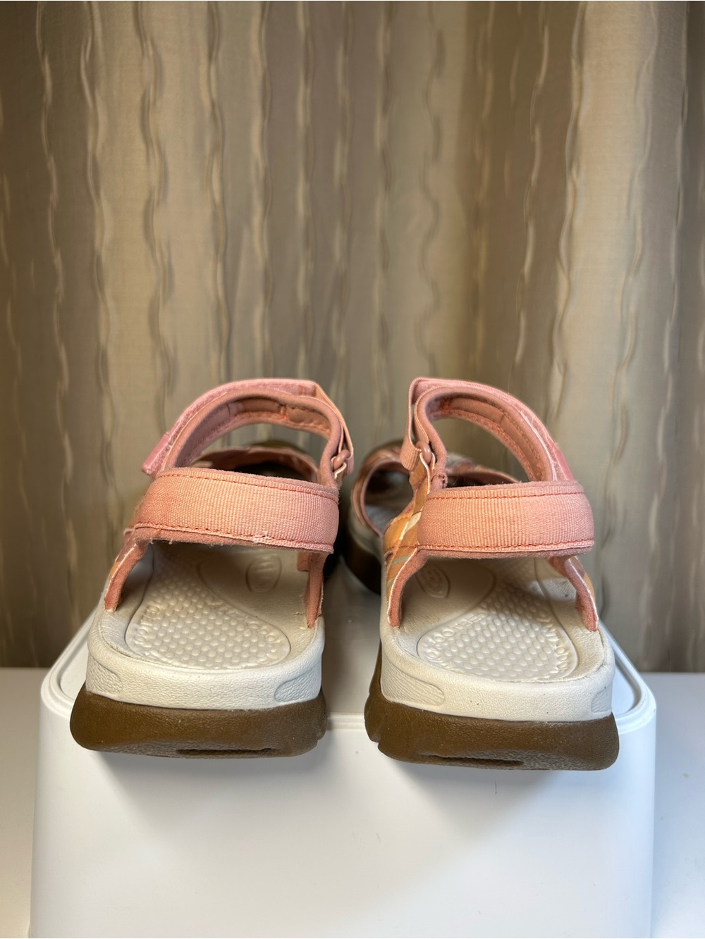 Keen Rose Women's 8.5 Peach Cream Tan Multicolor Closed Toe Strappy Sandal - Picture 7 of 16